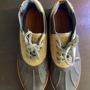 Sperry low cut boots size 9